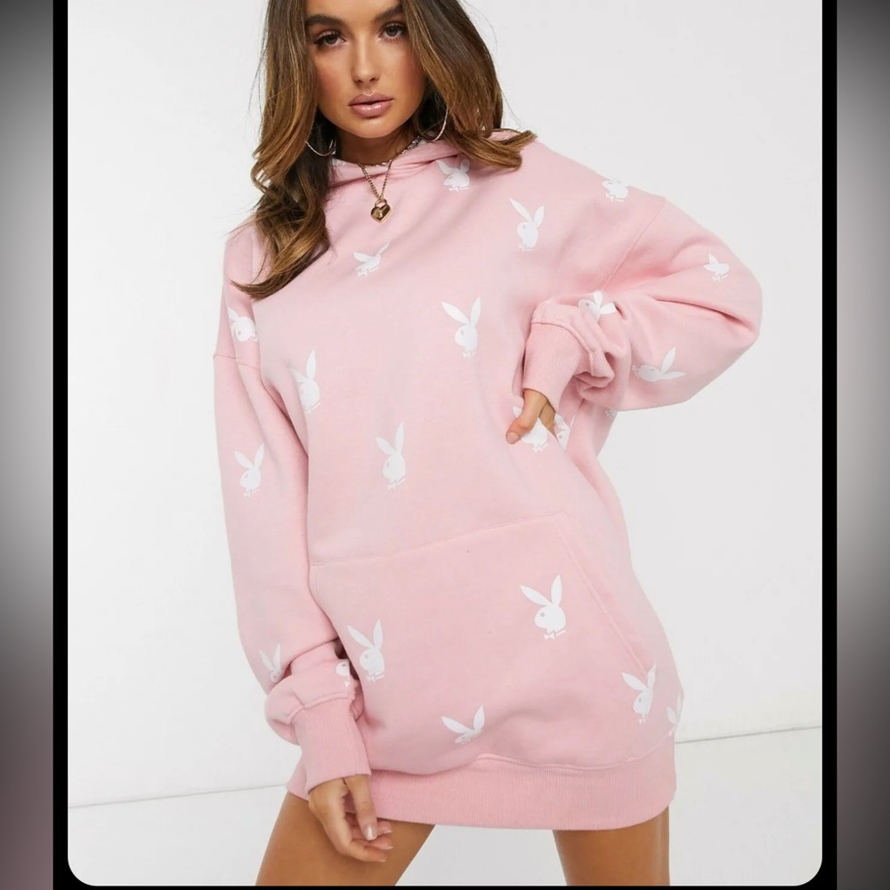 NWOT. MISSGUIDED. PLAYBOY-BUNNY PINK OVERSIZED SWEATSHIRT. SIZE 12.